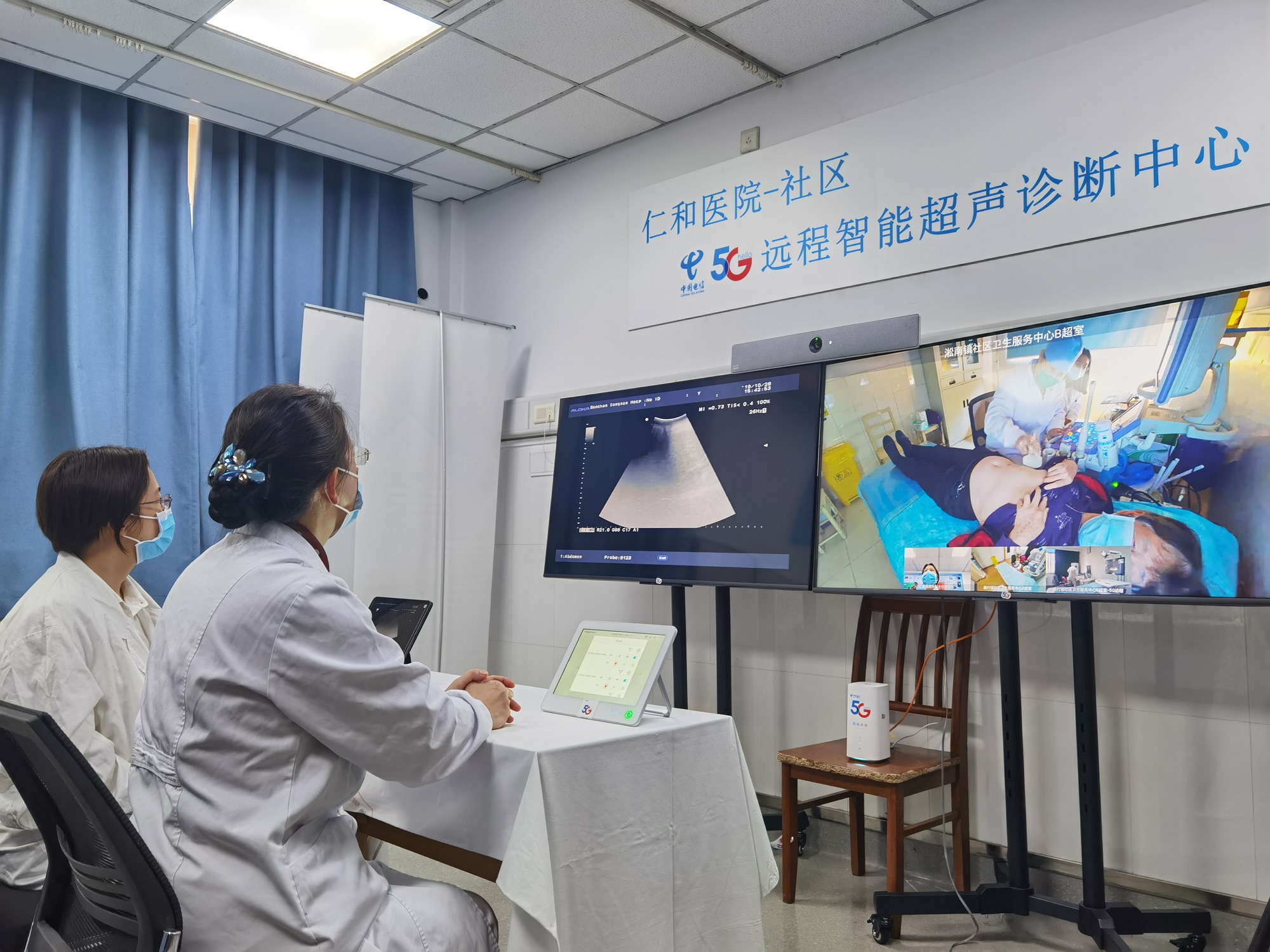 宝山区仁和医院在电信5G支持下,开展社区5G远程AI超声诊断服务,让居民在家门口获得专家的诊断,提升社区医疗服务水平。