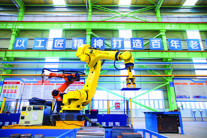 中建钢构智能制造生产车间。惠州日报记者谢宝树 摄