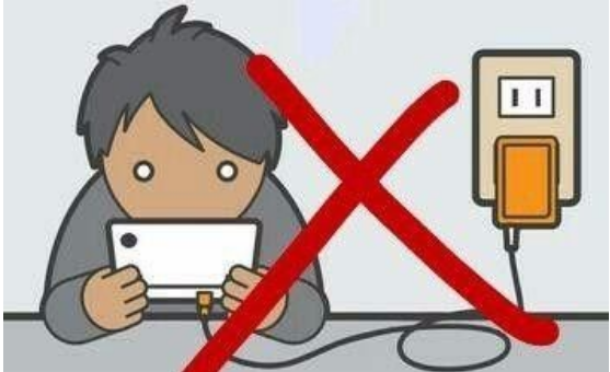 夏天给手机充电 这几点一定要和道 夏天给手机充电 这几点一定要和道