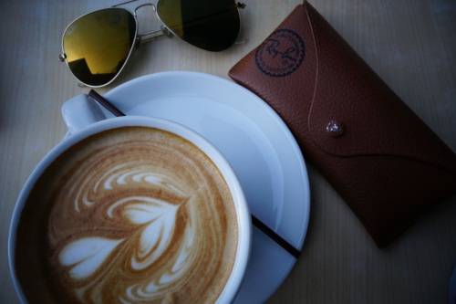 487a68eaf45ae300889fd8cae6240964.jpg 五鬼磁场的特性之一就是缺乏安全感,在性格上他们特立独行,个性和想法永远在改变、变化多,喜怒无常、令人难以捉摸。