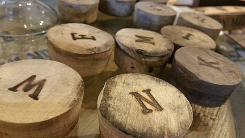 cb4e4054dac85988fc51cecdfc4d95dd.jpg 在众多的数字中,0与5 的运用非常的微妙,用错了未必是一件好事。首先普及一下知识,在数字能量手机号的理解中,“0”代表隐藏,“5”代表显现。