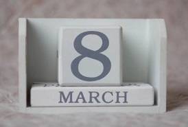 由于谐音的原因，自然就理解为“发”，代表财富，因此绝大部分的人对它的喜爱都会呈现在手机号码，车牌号，门牌号，甚至银行卡号上，只要与数字有关的事物都会想着有8越多越好，但在手机号磁场表现中却不尽然。