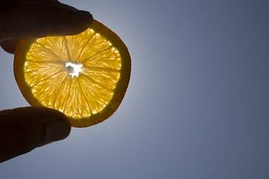 fa3104367ed55112260ac0befe80fe9f.jpg 我们平时所接触到的手机号码,不可避免的会遇到其中含有数字5的,那么数字5在手机号码中改如何解读呢?