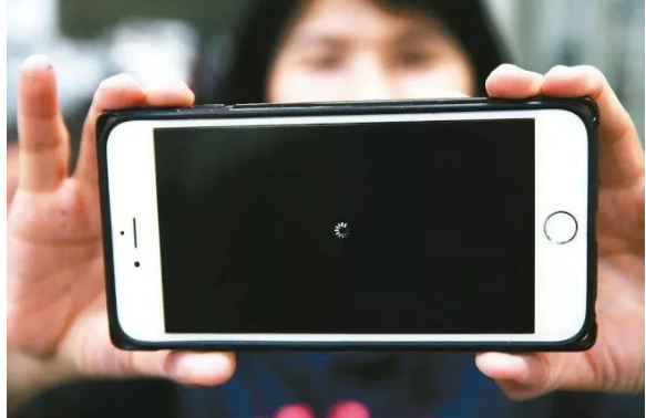 苹果手机自动黑屏 可能是这三种原因 苹果手机自动黑屏 可能是这三种原因