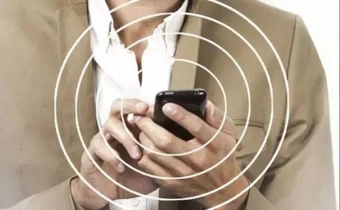 晚上睡觉手机放床头，可以吗？