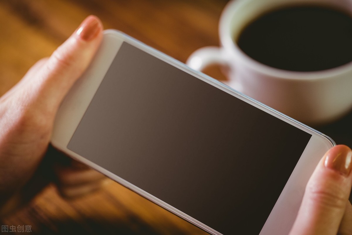 充电宝+手机=夏日烫手山芋!与其带充电宝不如学好这些省电攻略